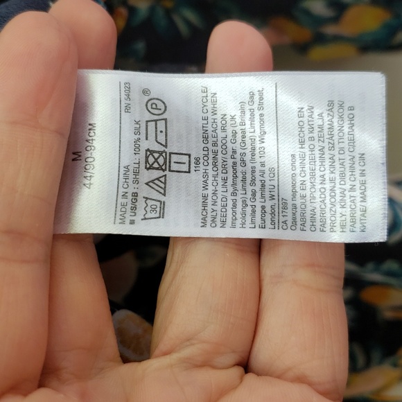 BANANA REPUBLIC 100% Silk Button up Shirt/Blouse | Size M - Picture 4 of 5